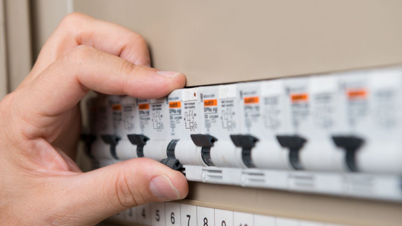 23-10-02_Controlling-Power